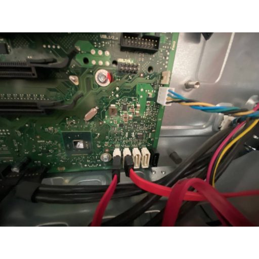 Fujitsu Esprimo P720 TOWER (Allo Torony/Core I3 4th Gen Haswell/8GB/120GB/Ssd 2 5/A Kategoria)