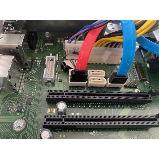 Fujitsu Esprimo D957 SFF (Sff/Core I5 6th Gen Skylake/16GB/256GB/Ssd 2 5/A Kategoria)